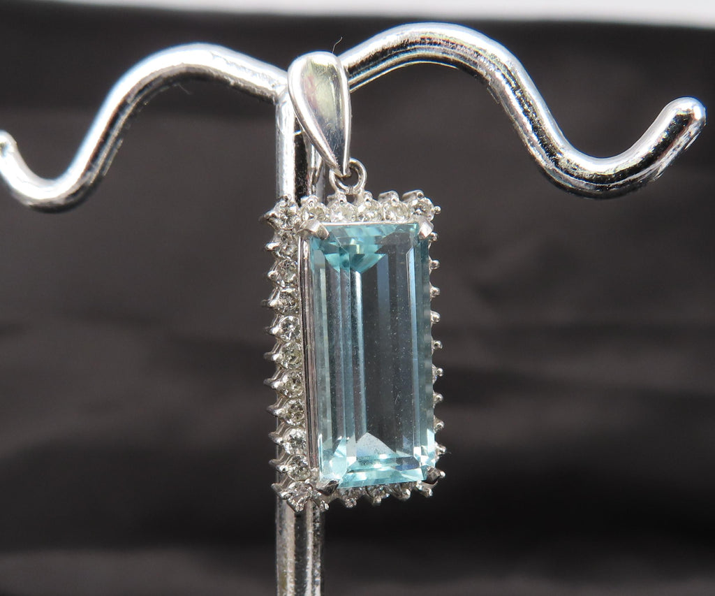 Vintage 3.00ct Emerald Cut Natural Aquamarine 0.43ct Diamond Platinum Pendant