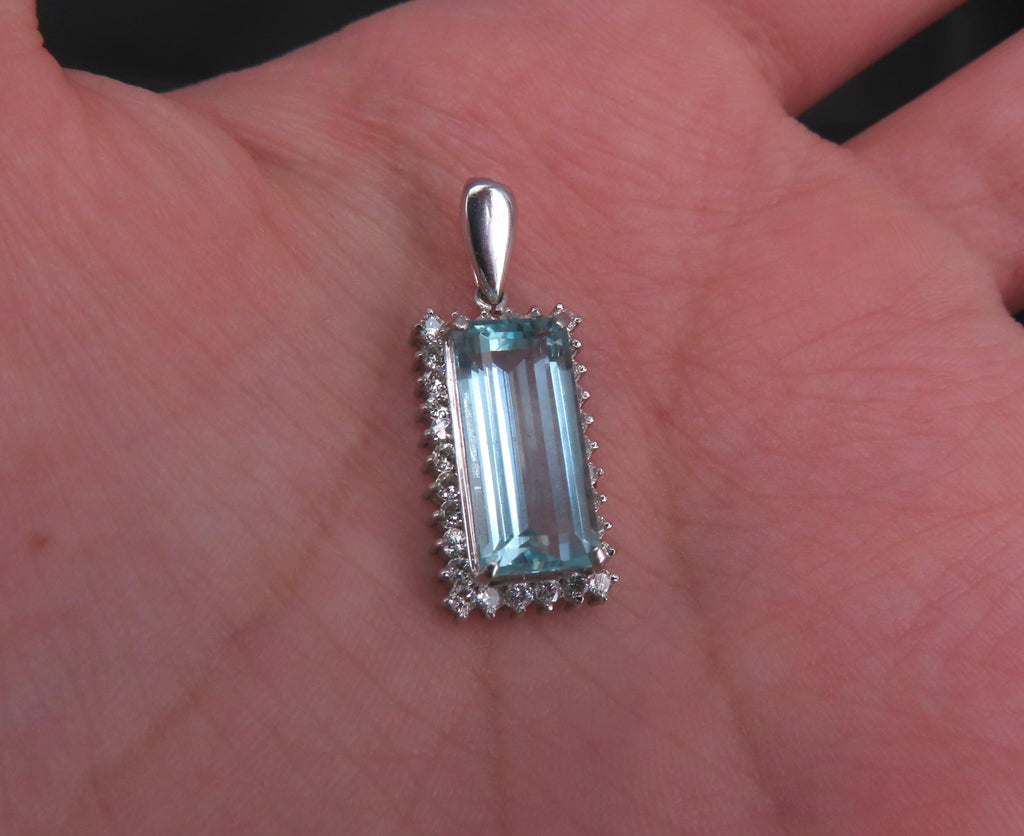 Vintage 3.00ct Emerald Cut Natural Aquamarine 0.43ct Diamond Platinum Pendant