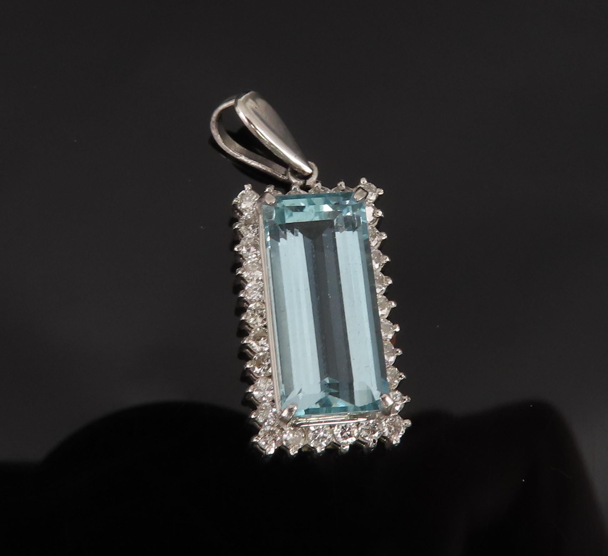 Vintage 3.00ct Emerald Cut Natural Aquamarine 0.43ct Diamond Platinum Pendant