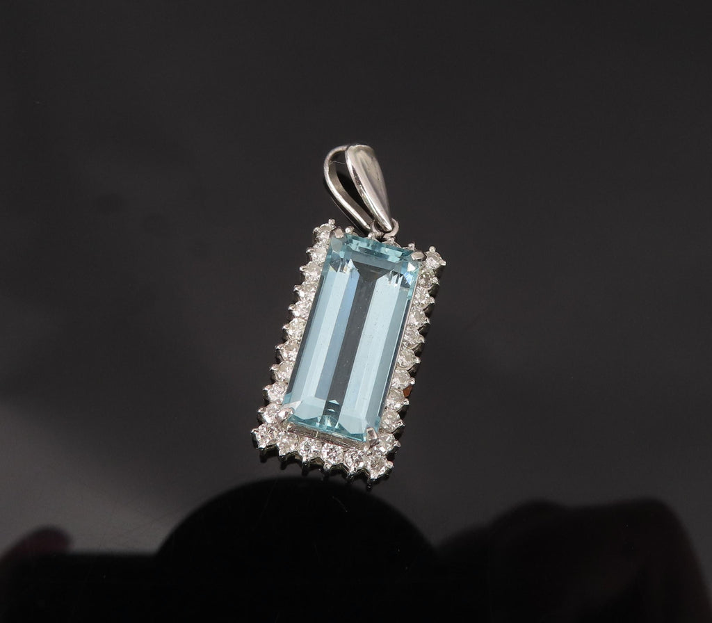 Vintage 3.00ct Emerald Cut Natural Aquamarine 0.43ct Diamond Platinum Pendant