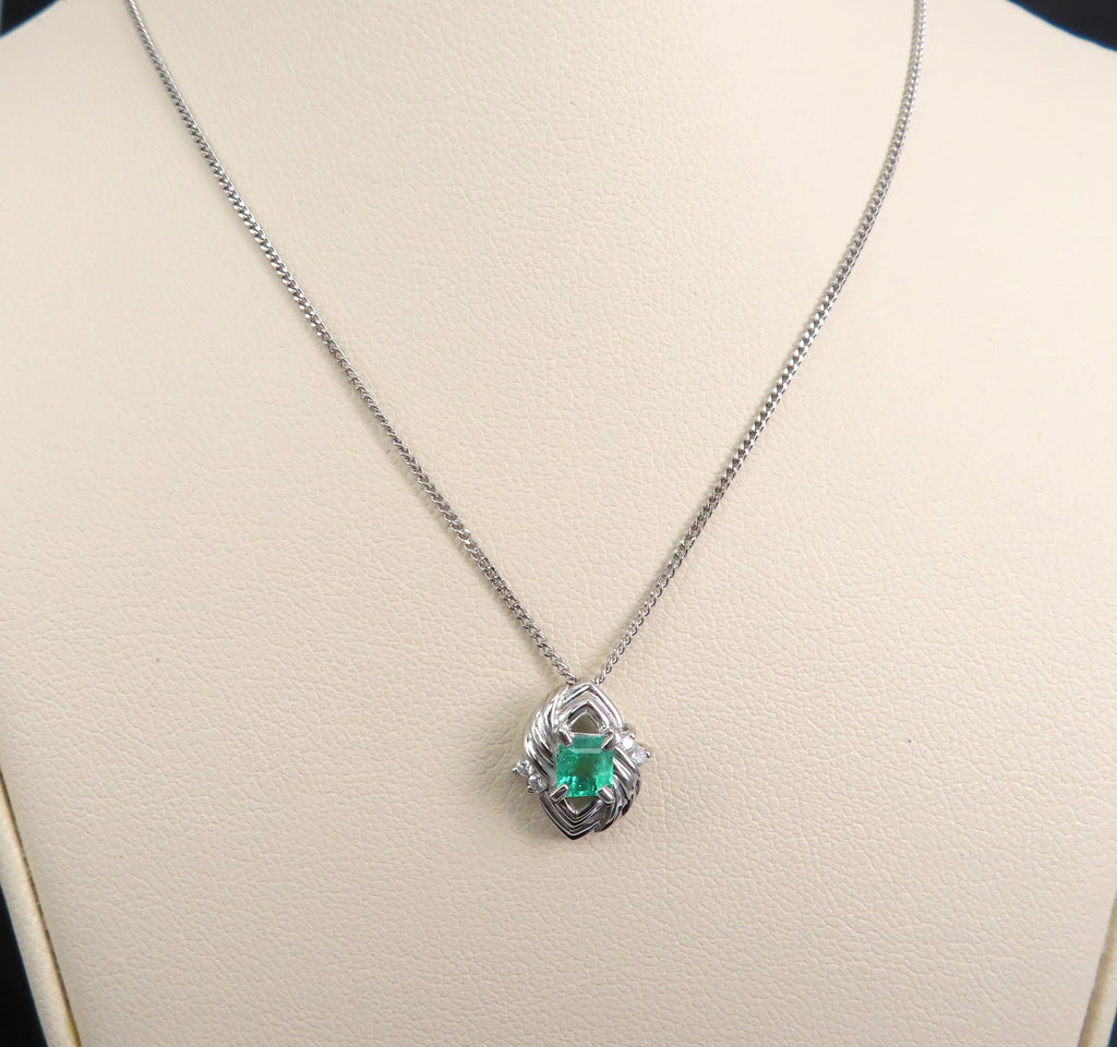 Vintage 0.30ct Colombian Emerald & 0.04ct Diamond Platinum 16 Inch Necklace