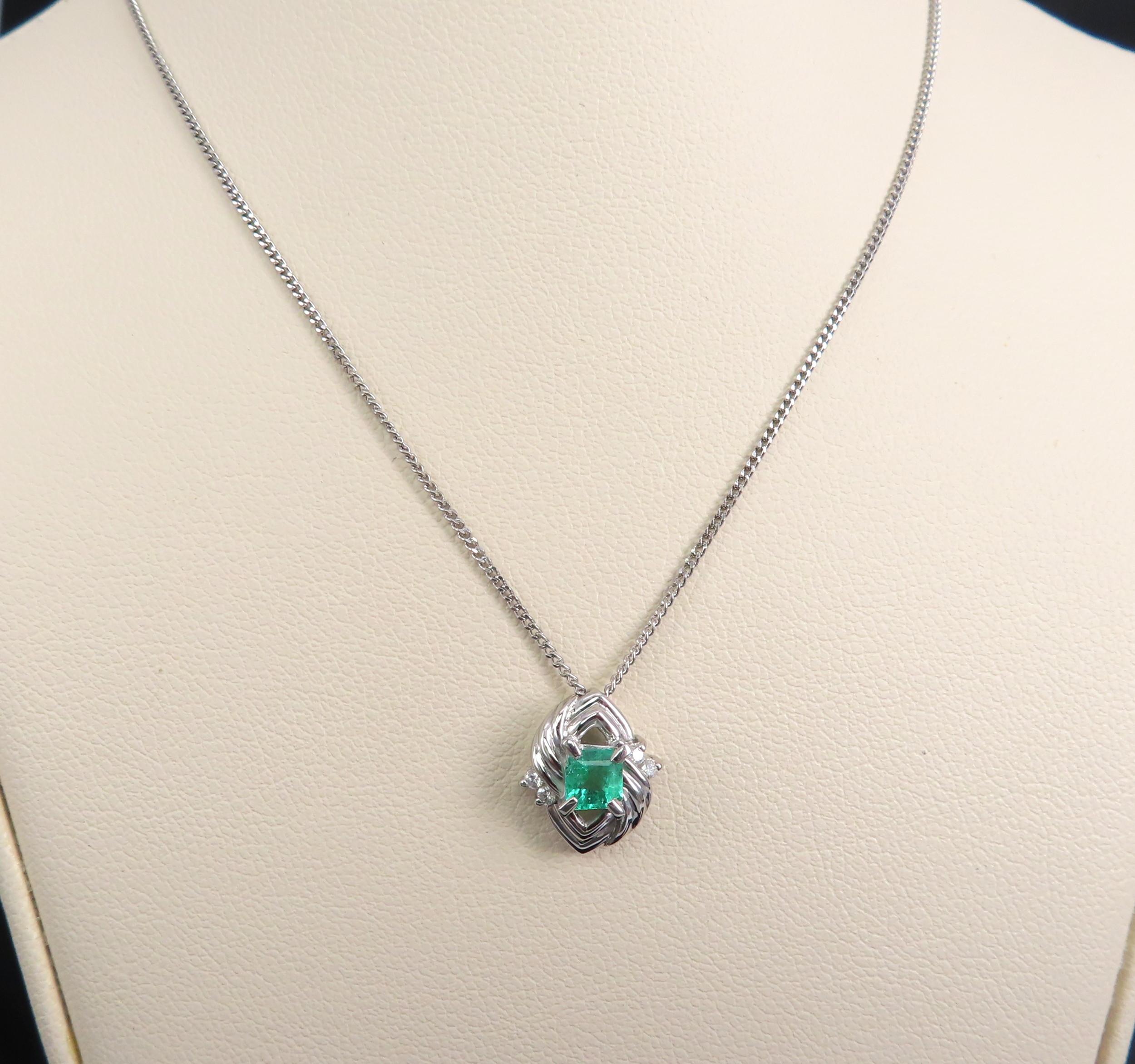 Vintage 0.30ct Colombian Emerald & 0.04ct Diamond Platinum 16 Inch Necklace