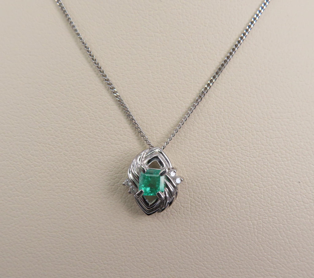 Vintage 0.30ct Colombian Emerald & 0.04ct Diamond Platinum 16 Inch Necklace