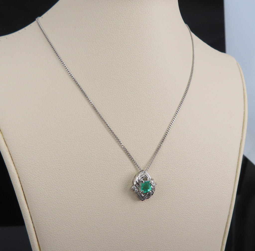 Vintage 0.30ct Colombian Emerald & 0.04ct Diamond Platinum 16 Inch Necklace