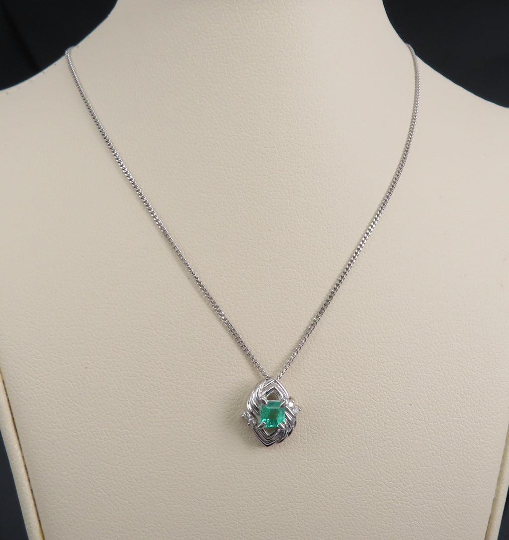 Vintage 0.30ct Colombian Emerald & 0.04ct Diamond Platinum 16 Inch Necklace