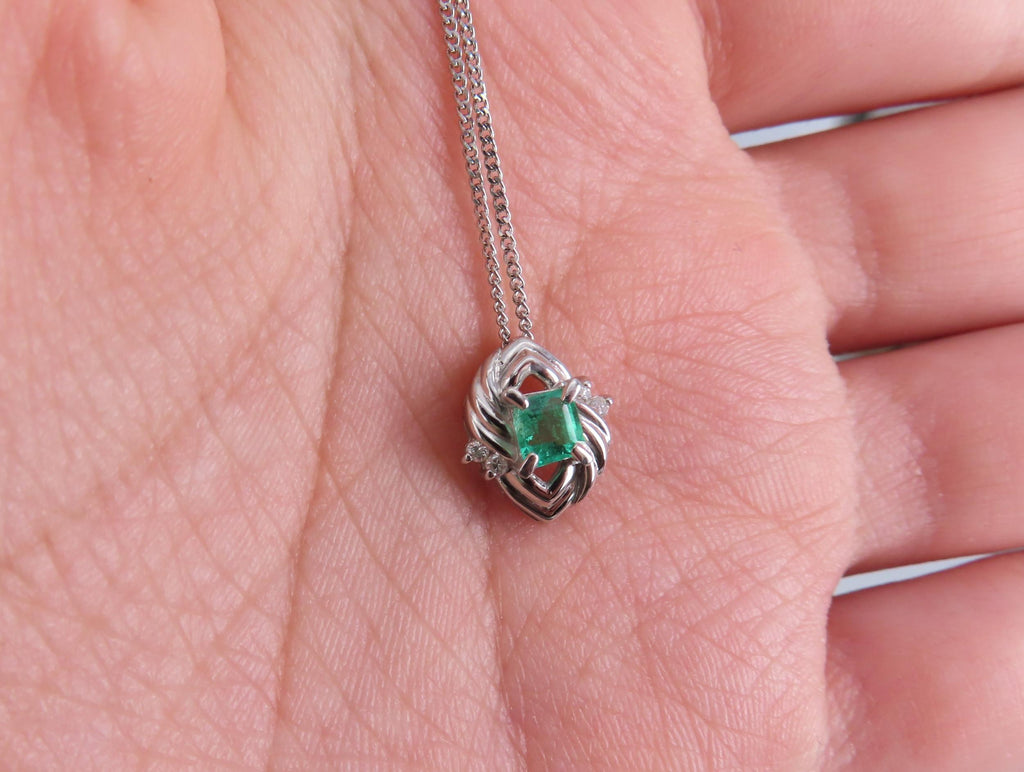 Vintage 0.30ct Colombian Emerald & 0.04ct Diamond Platinum 16 Inch Necklace