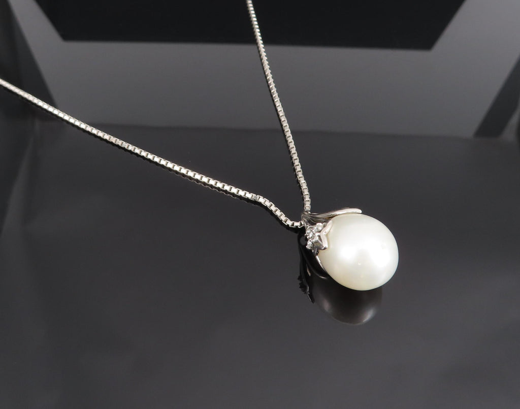 Vintage 13.8mm South Seas Tear Drop Pearl & 0.05ct Diamond 19" Platinum Necklace