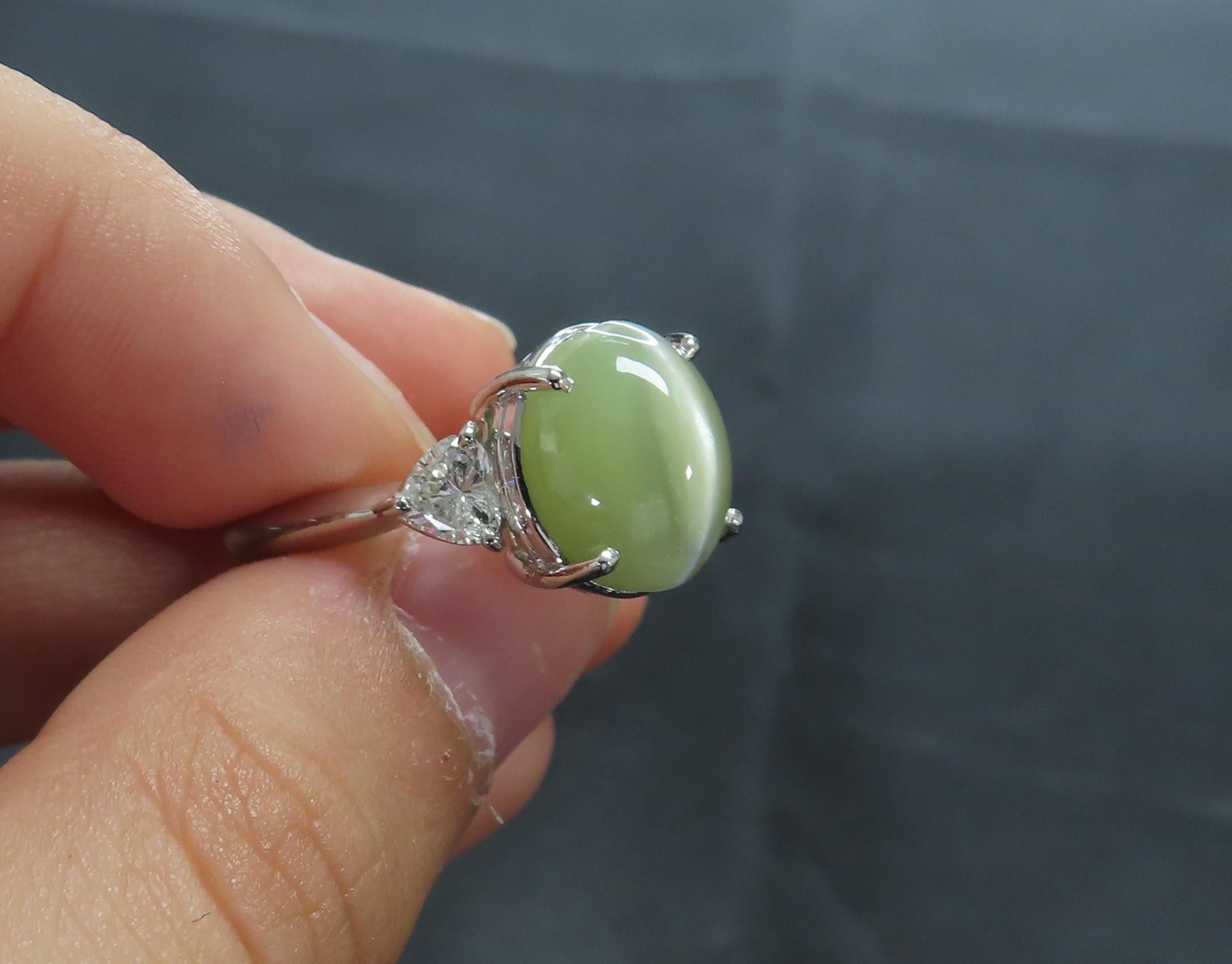 Fine 8.44ct Cat's Eye Chrysoberyl 0.60ct Heart Diamond Platinum Ring, Size 6.25