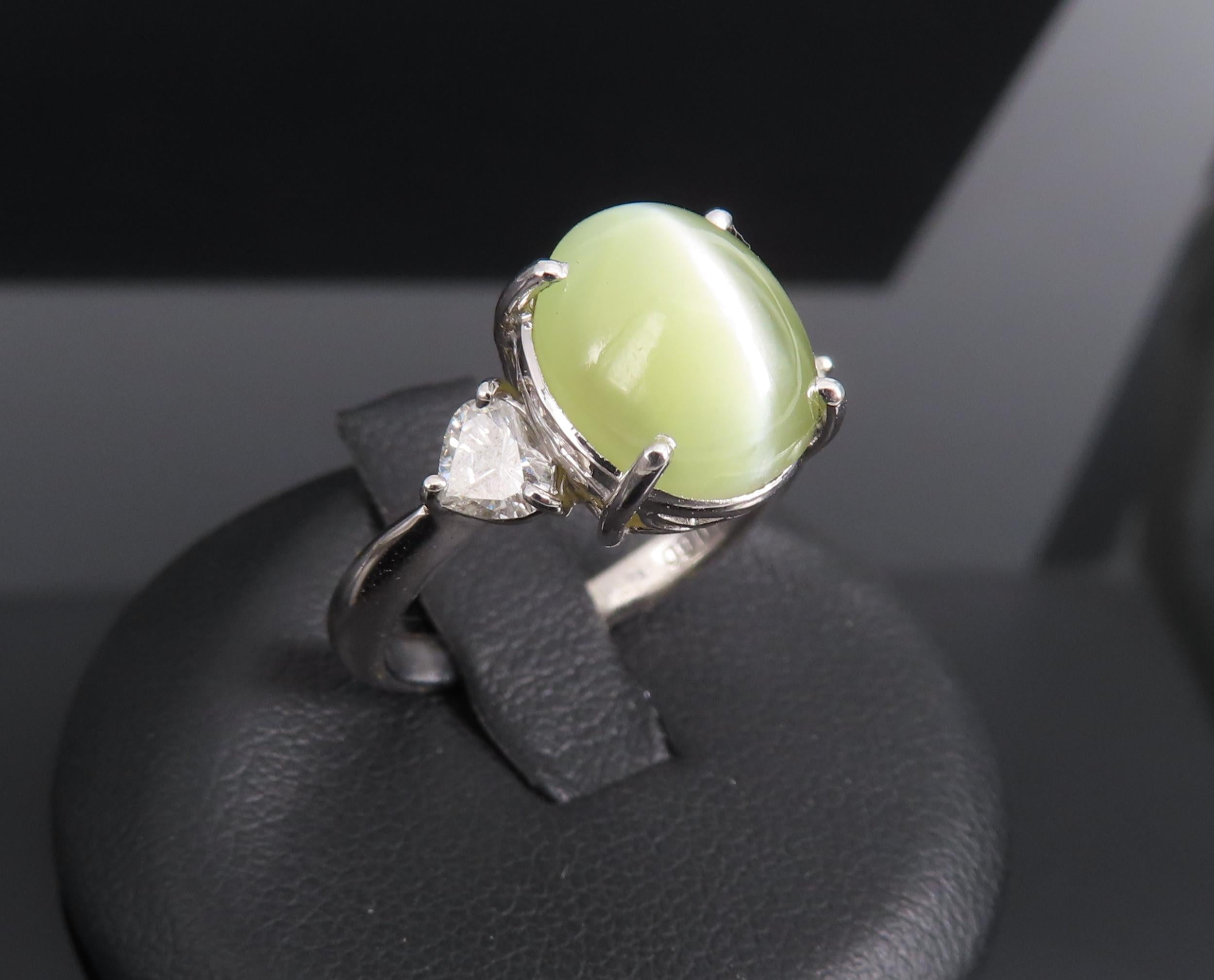 Fine 8.44ct Cat's Eye Chrysoberyl 0.60ct Heart Diamond Platinum Ring, Size 6.25