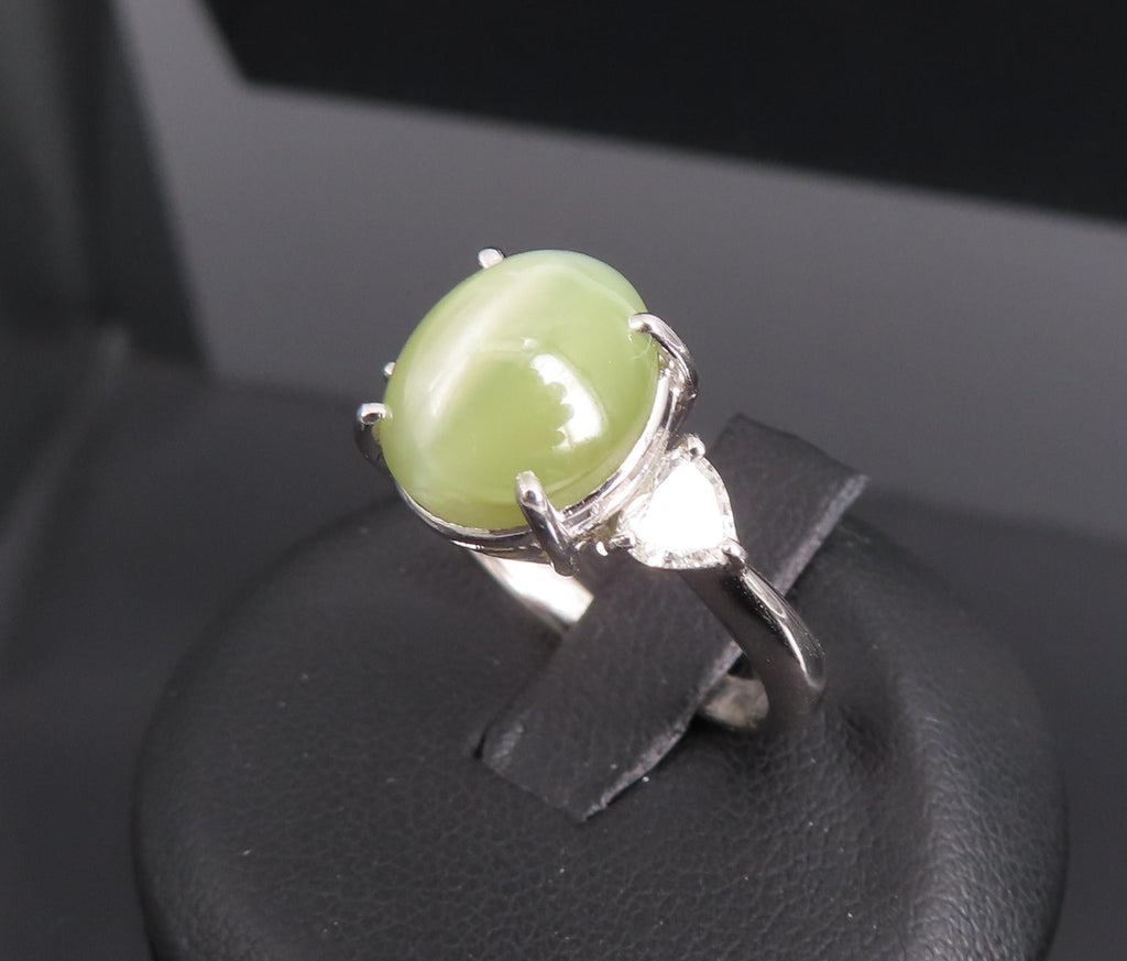 Fine 8.44ct Cat's Eye Chrysoberyl 0.60ct Heart Diamond Platinum Ring, Size 6.25