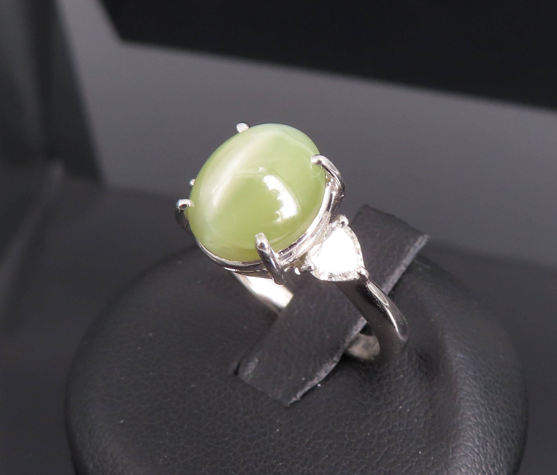 Fine 8.44ct Cat's Eye Chrysoberyl 0.60ct Heart Diamond Platinum Ring, Size 6.25