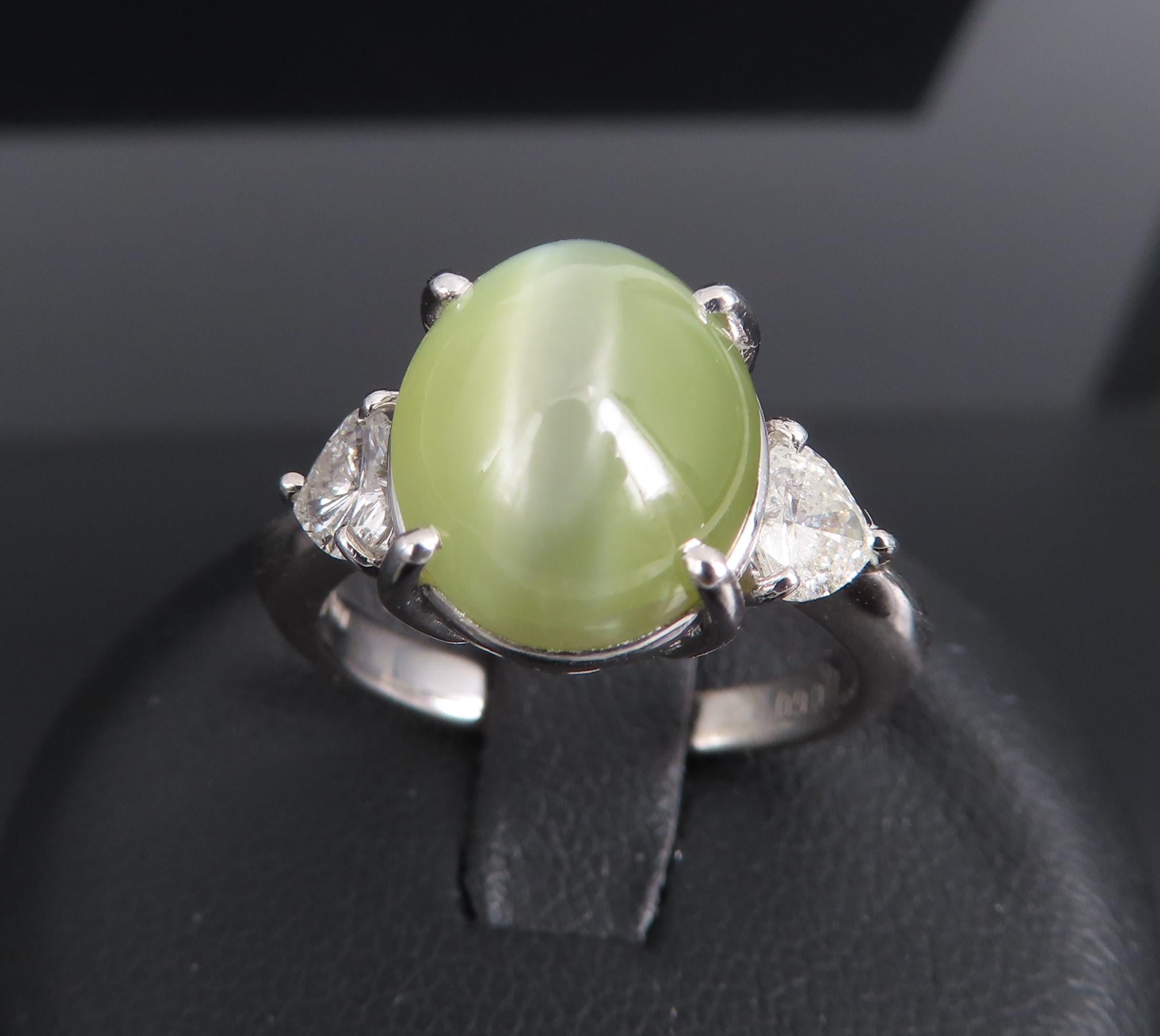 Fine 8.44ct Cat's Eye Chrysoberyl 0.60ct Heart Diamond Platinum Ring, Size 6.25