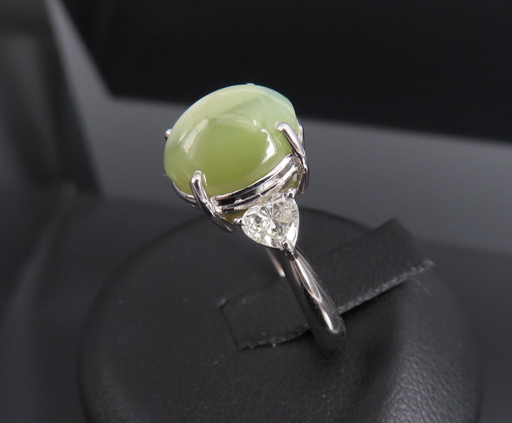 Fine 8.44ct Cat's Eye Chrysoberyl 0.60ct Heart Diamond Platinum Ring, Size 6.25