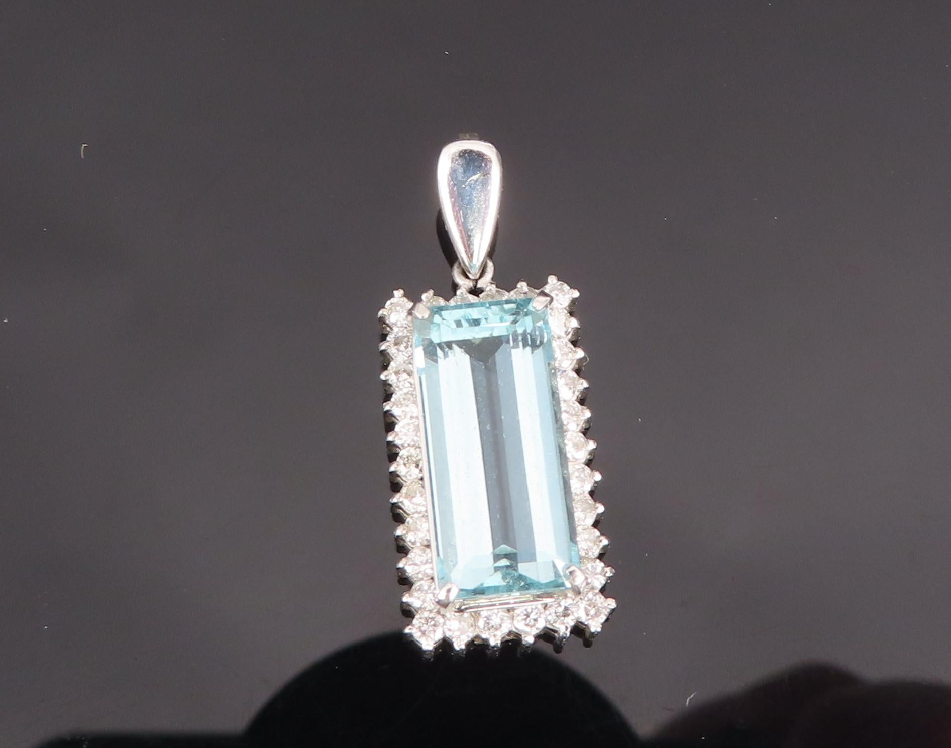 Vintage 3.00ct Emerald Cut Natural Aquamarine 0.43ct Diamond Platinum Pendant