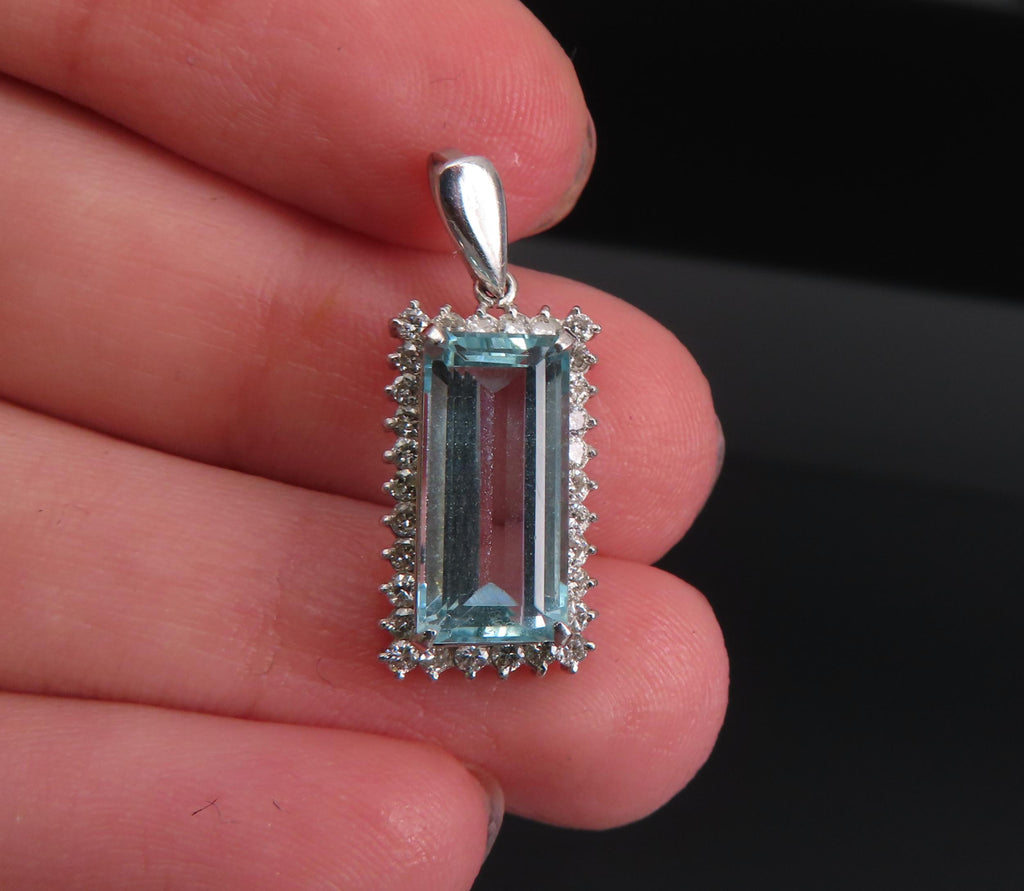 Vintage 3.00ct Emerald Cut Natural Aquamarine 0.43ct Diamond Platinum Pendant