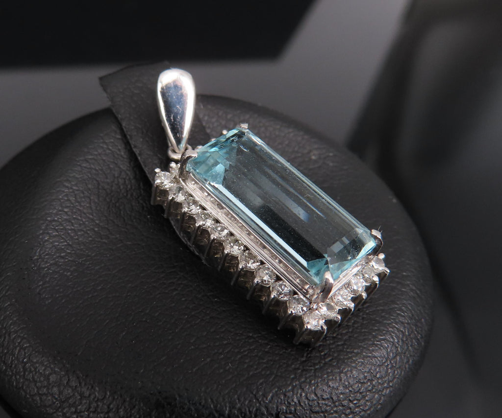 Vintage 3.00ct Emerald Cut Natural Aquamarine 0.43ct Diamond Platinum Pendant