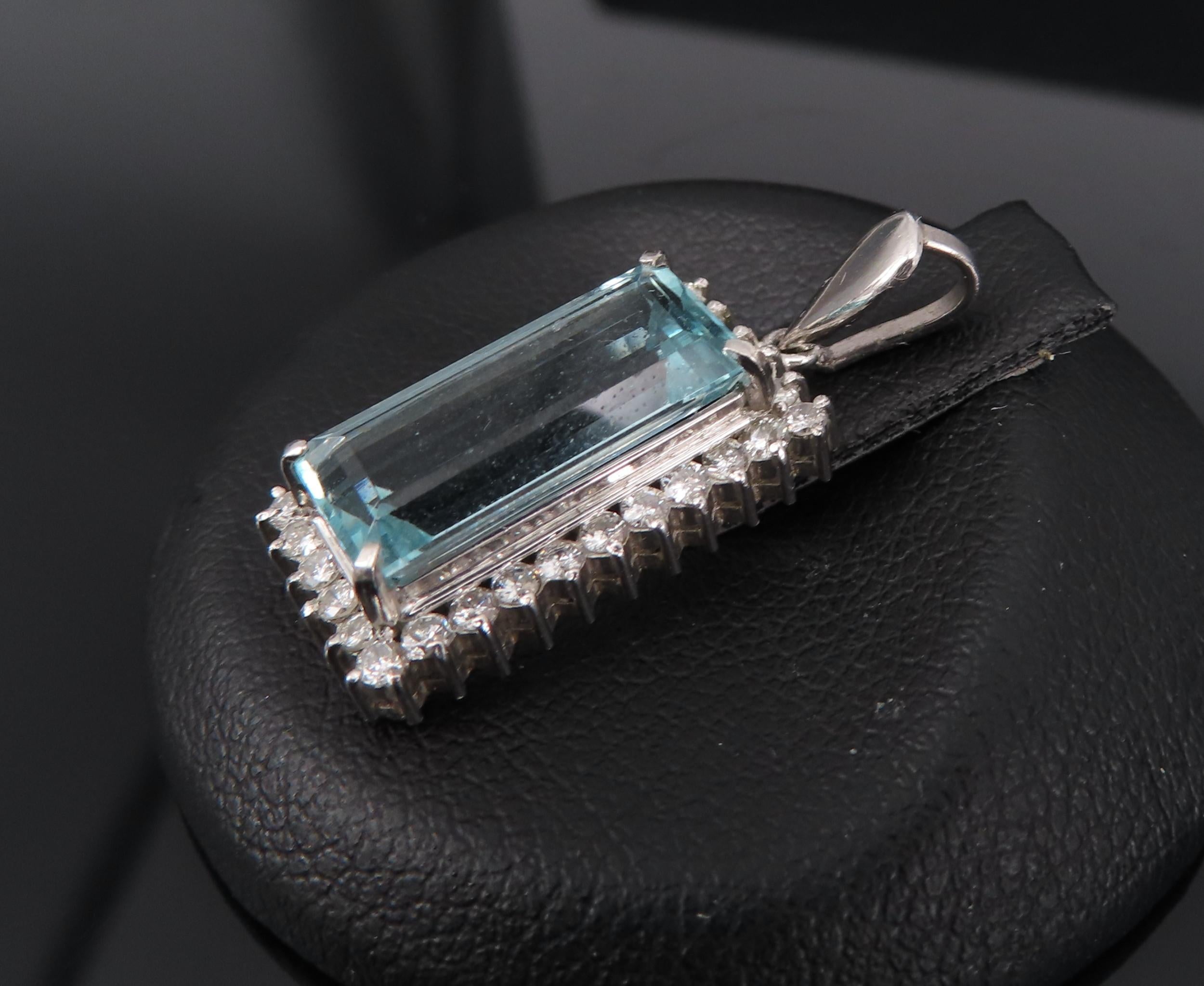 Vintage 3.00ct Emerald Cut Natural Aquamarine 0.43ct Diamond Platinum Pendant