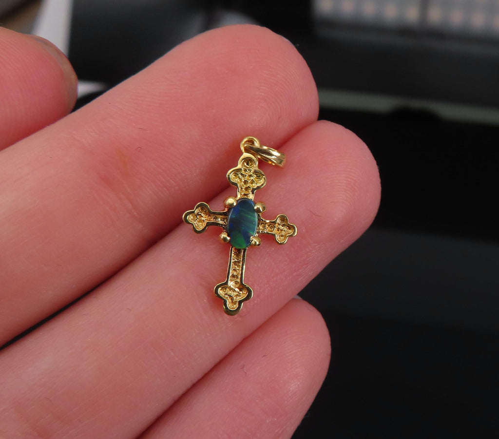 Vintage 0.10ct Natural Black Opal & 18K Yellow Gold Cross Botonny Pendant Charm