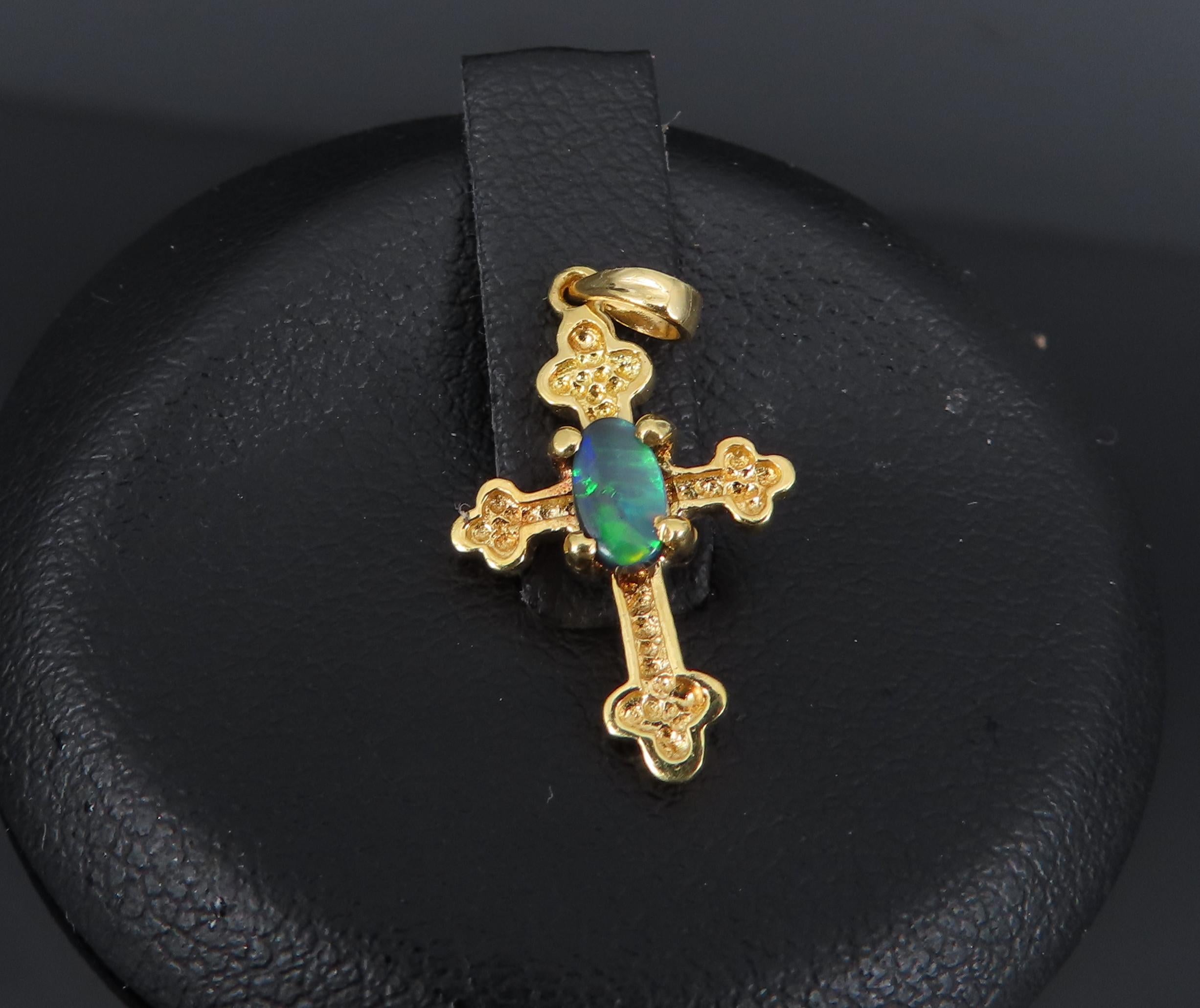 Vintage 0.10ct Natural Black Opal & 18K Yellow Gold Cross Botonny Pendant Charm