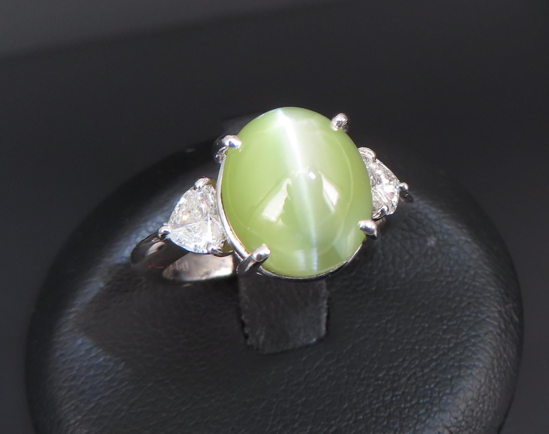 Fine 8.44ct Cat's Eye Chrysoberyl 0.60ct Heart Diamond Platinum Ring, Size 6.25
