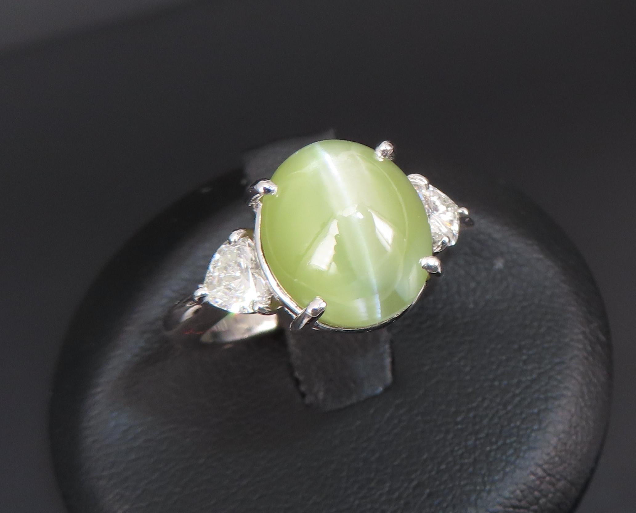 Fine 8.44ct Cat's Eye Chrysoberyl 0.60ct Heart Diamond Platinum Ring, Size 6.25