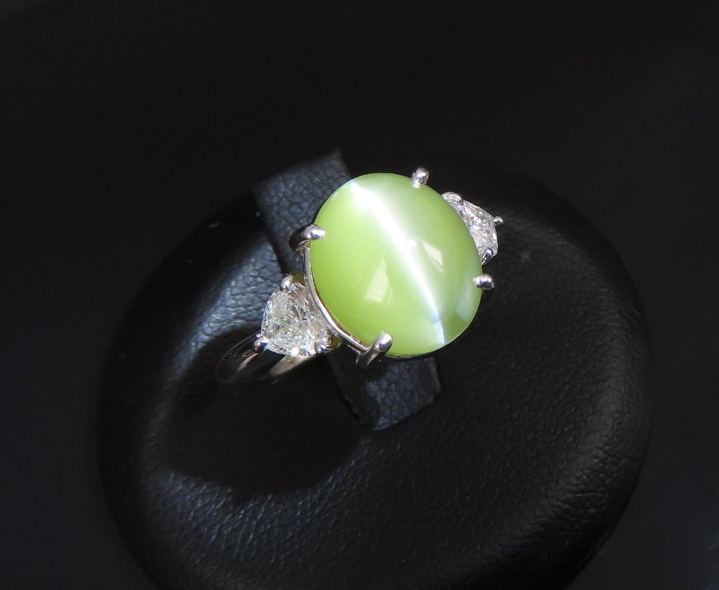 Fine 8.44ct Cat's Eye Chrysoberyl 0.60ct Heart Diamond Platinum Ring, Size 6.25