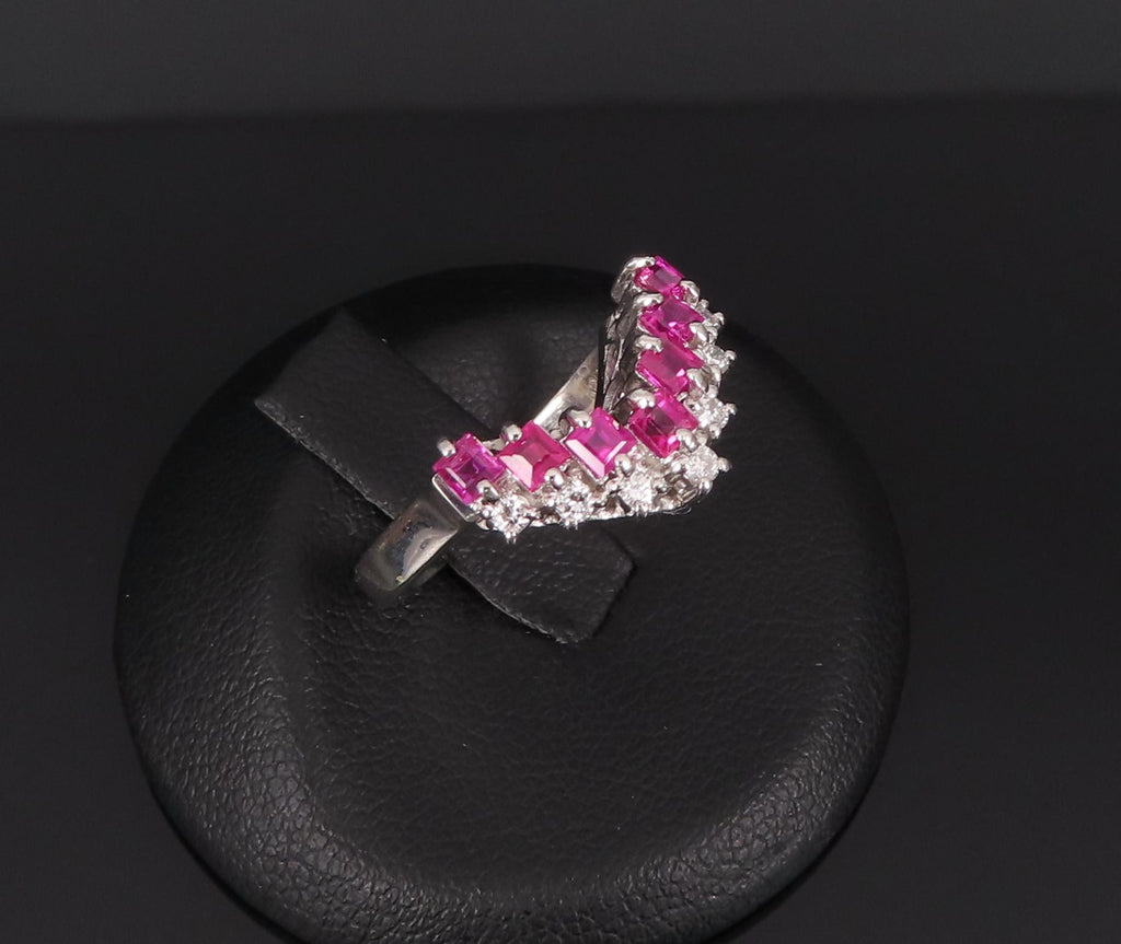 Vintage 0.76ct Ruby & 0.12ct Diamond Platinum Chevron V Ring Size 5.75