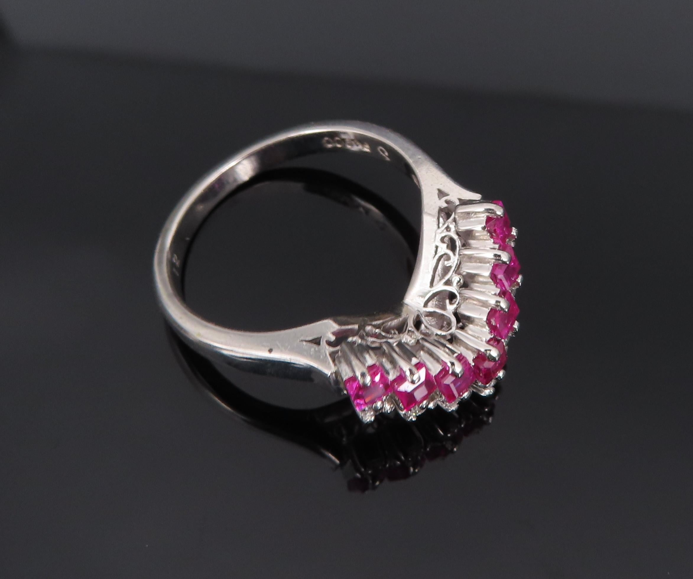 Vintage 0.76ct Ruby & 0.12ct Diamond Platinum Chevron V Ring Size 5.75