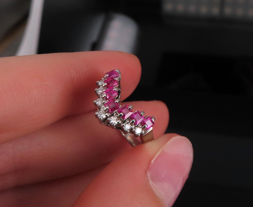 Vintage 0.76ct Ruby & 0.12ct Diamond Platinum Chevron V Ring Size 5.75
