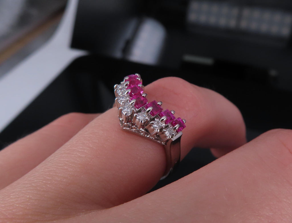 Vintage 0.76ct Ruby & 0.12ct Diamond Platinum Chevron V Ring Size 5.75