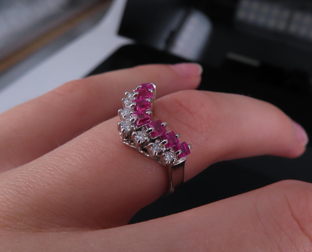 Vintage 0.76ct Ruby & 0.12ct Diamond Platinum Chevron V Ring Size 5.75