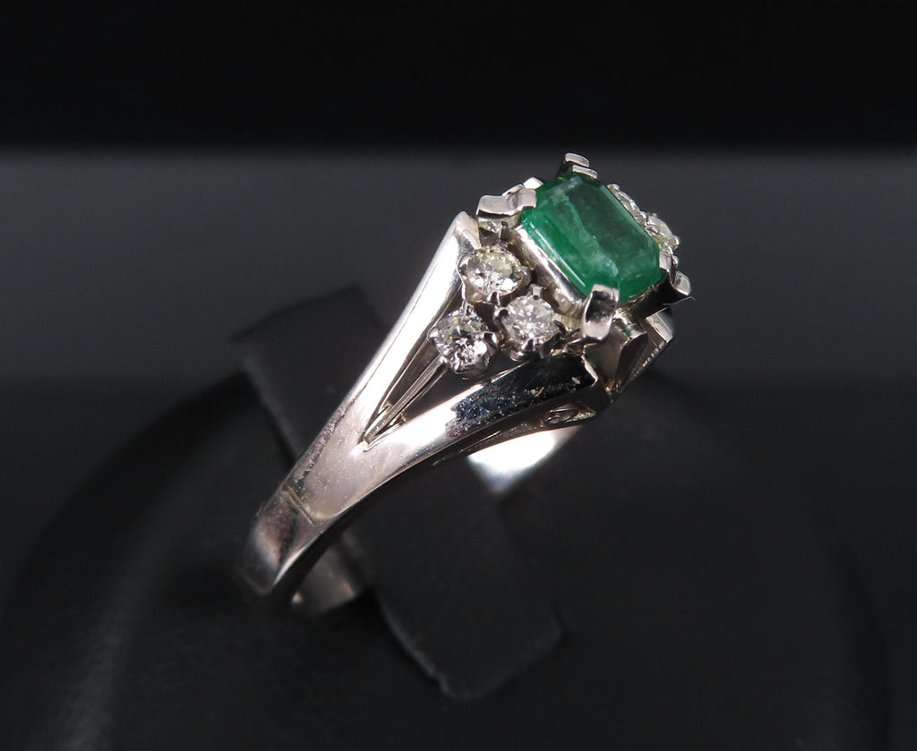 Vintage 0.26ct Colombian Emerald 0.06ct Diamond Platinum Ring Size 7