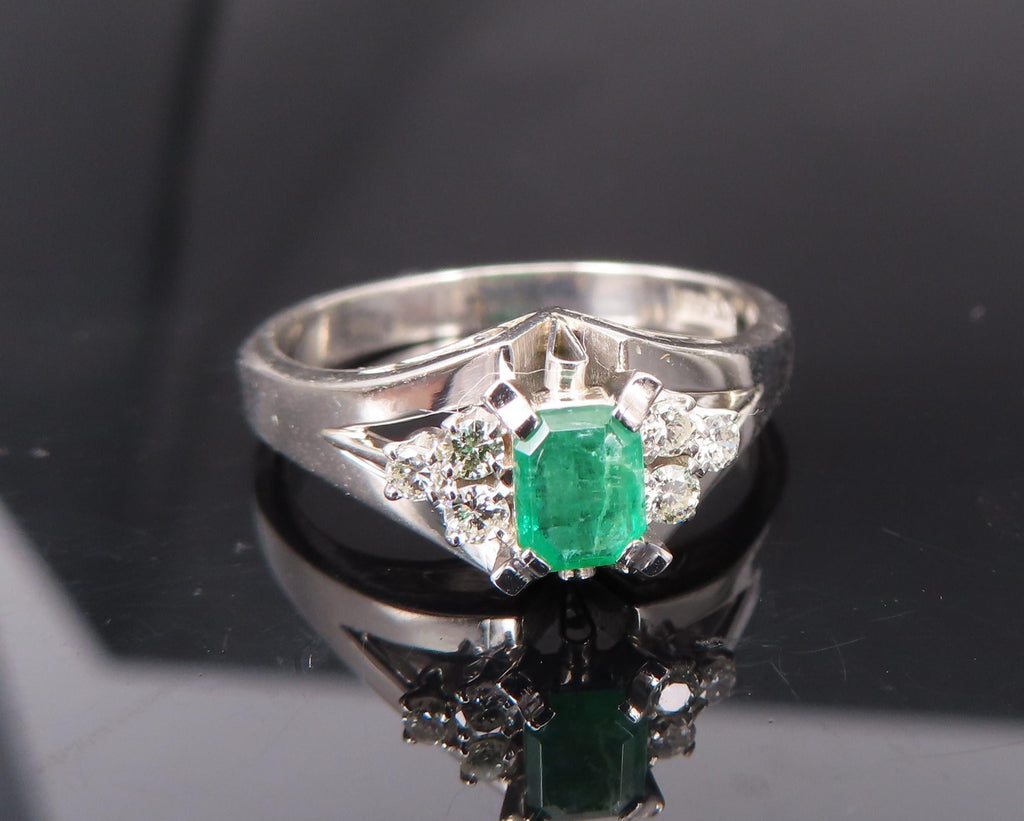 Vintage 0.26ct Colombian Emerald 0.06ct Diamond Platinum Ring Size 7