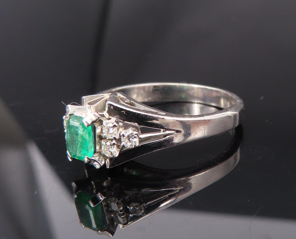 Vintage 0.26ct Colombian Emerald 0.06ct Diamond Platinum Ring Size 7