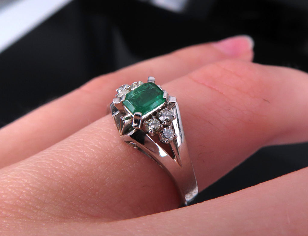 Vintage 0.26ct Colombian Emerald 0.06ct Diamond Platinum Ring Size 7
