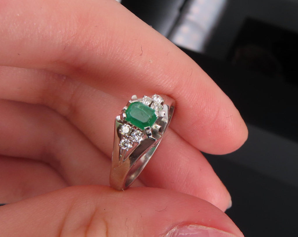 Vintage 0.26ct Colombian Emerald 0.06ct Diamond Platinum Ring Size 7