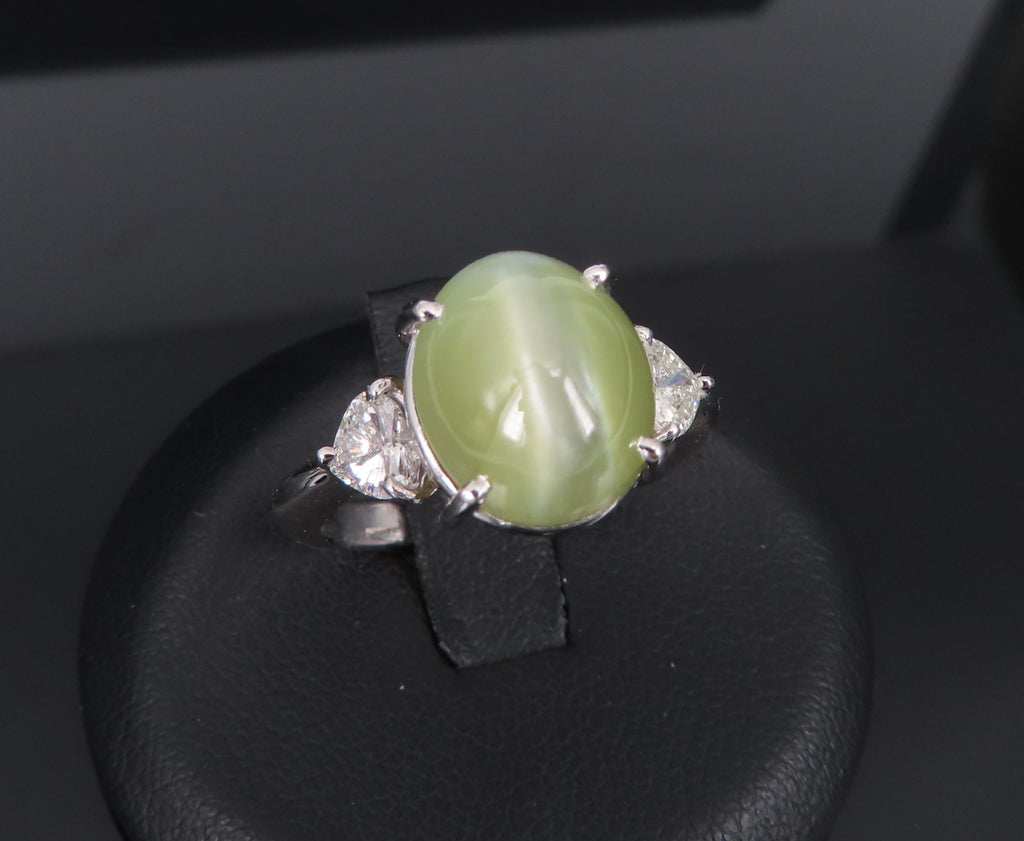 Fine 8.44ct Cat's Eye Chrysoberyl 0.60ct Heart Diamond Platinum Ring, Size 6.25