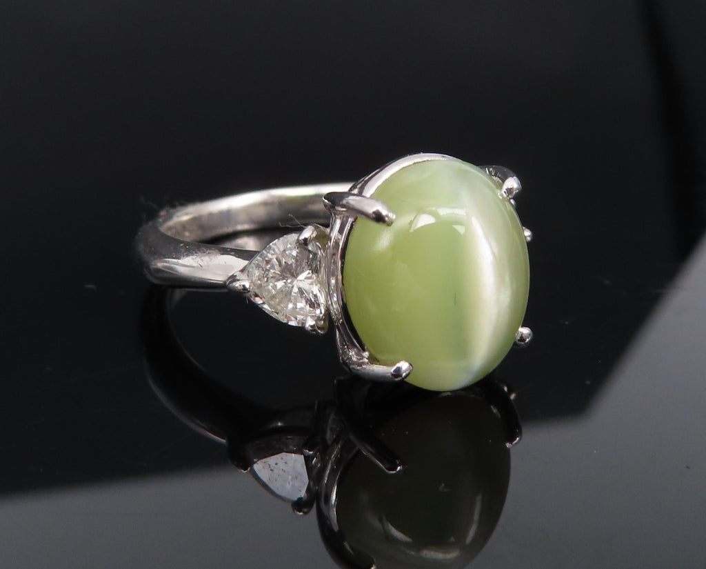Fine 8.44ct Cat's Eye Chrysoberyl 0.60ct Heart Diamond Platinum Ring, Size 6.25