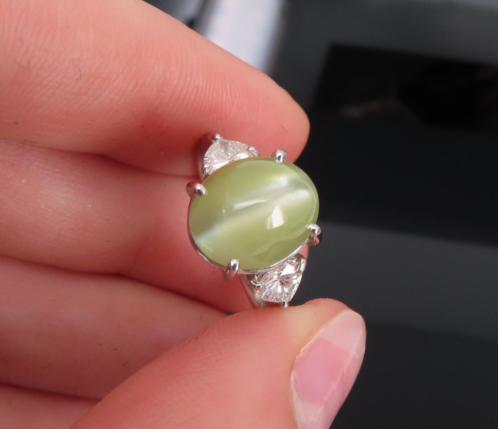 Fine 8.44ct Cat's Eye Chrysoberyl 0.60ct Heart Diamond Platinum Ring, Size 6.25