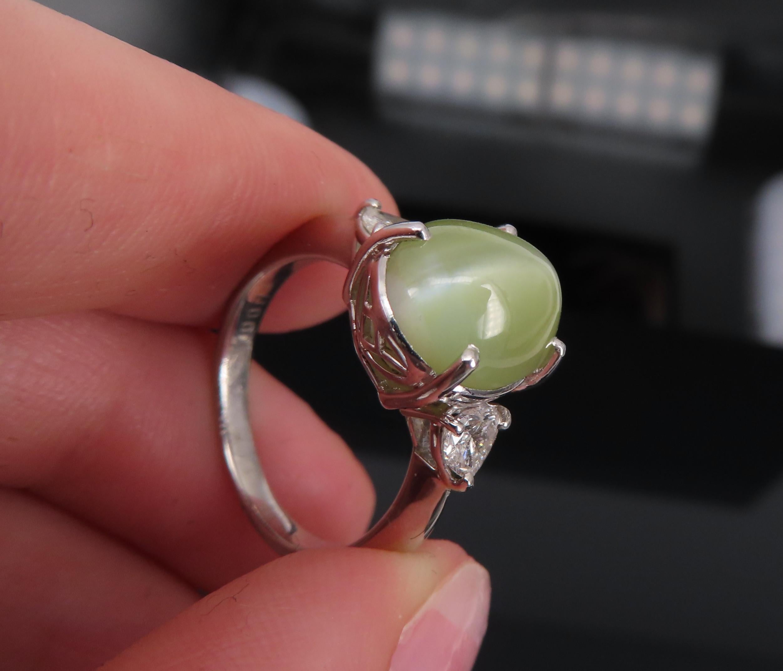 Fine 8.44ct Cat's Eye Chrysoberyl 0.60ct Heart Diamond Platinum Ring, Size 6.25