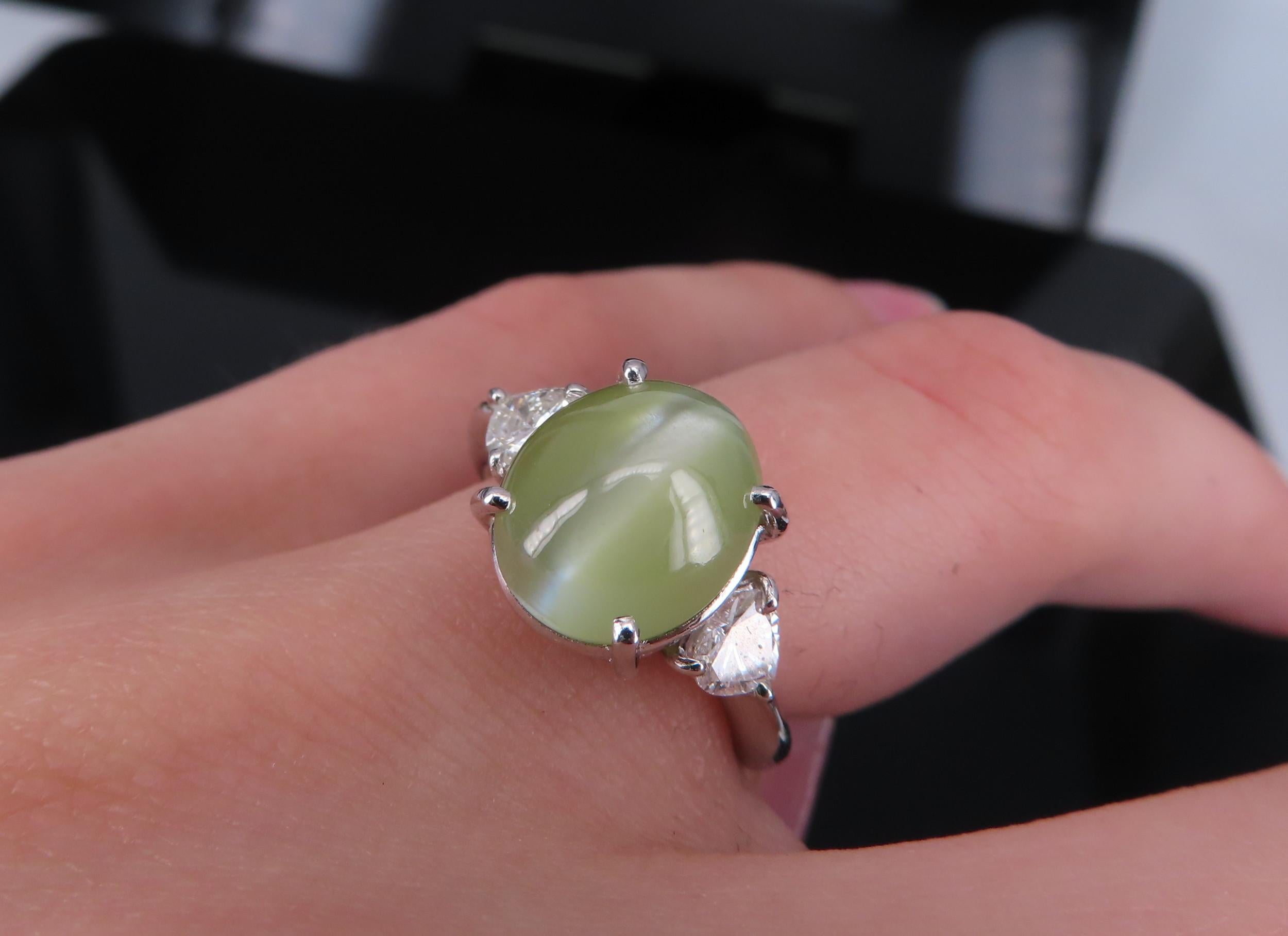 Fine 8.44ct Cat's Eye Chrysoberyl 0.60ct Heart Diamond Platinum Ring, Size 6.25