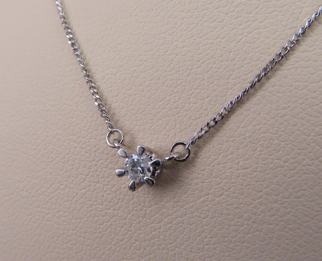 Vintage 0.14ct Natural Diamond & Platinum Flower Pendant Necklace