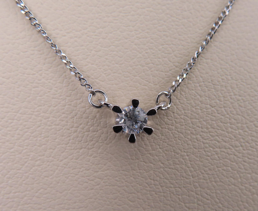 Vintage 0.14ct Natural Diamond & Platinum Flower Pendant Necklace