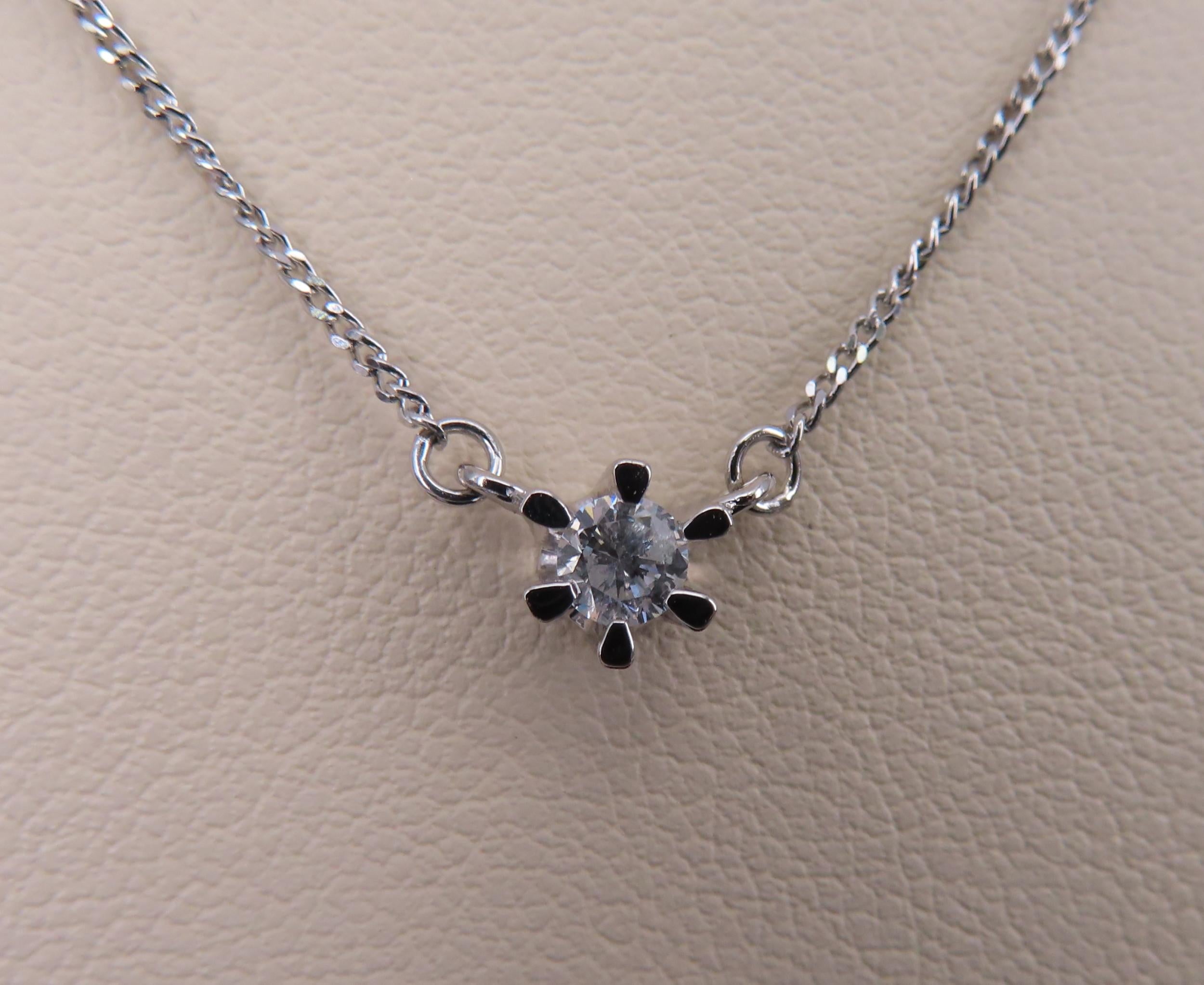 Vintage 0.14ct Natural Diamond & Platinum Flower Pendant Necklace