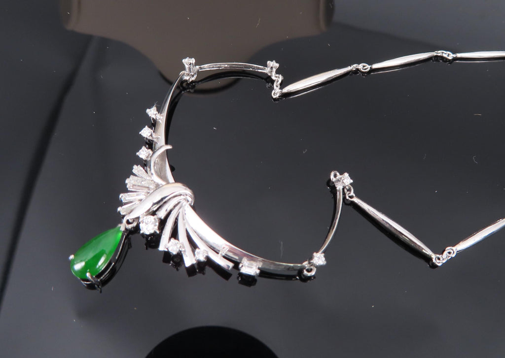 Vintage 0.75 Green Jadeite Jade 0.50ct Diamond Platinum Necklace