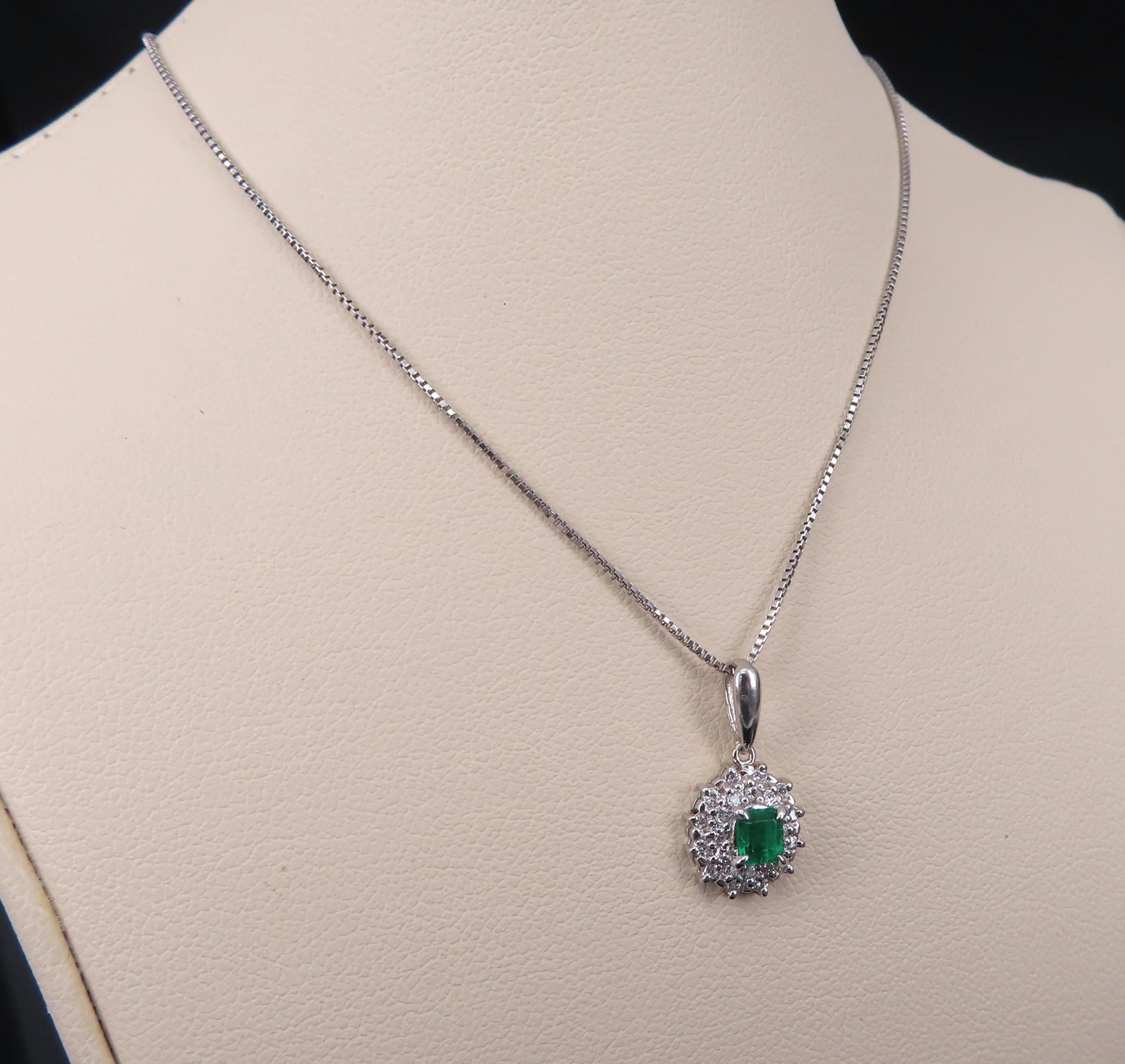 Vintage 0.24ct Intense Green Colombian Emerald 0.15ct Diamond Platinum Necklace