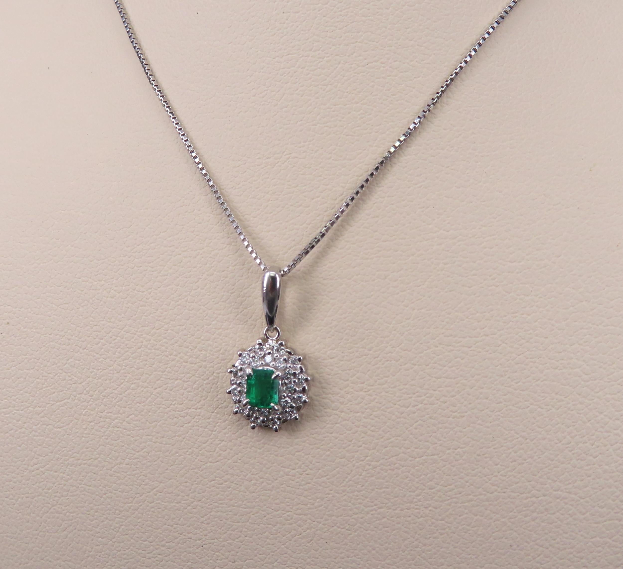 Vintage 0.24ct Intense Green Colombian Emerald 0.15ct Diamond Platinum Necklace