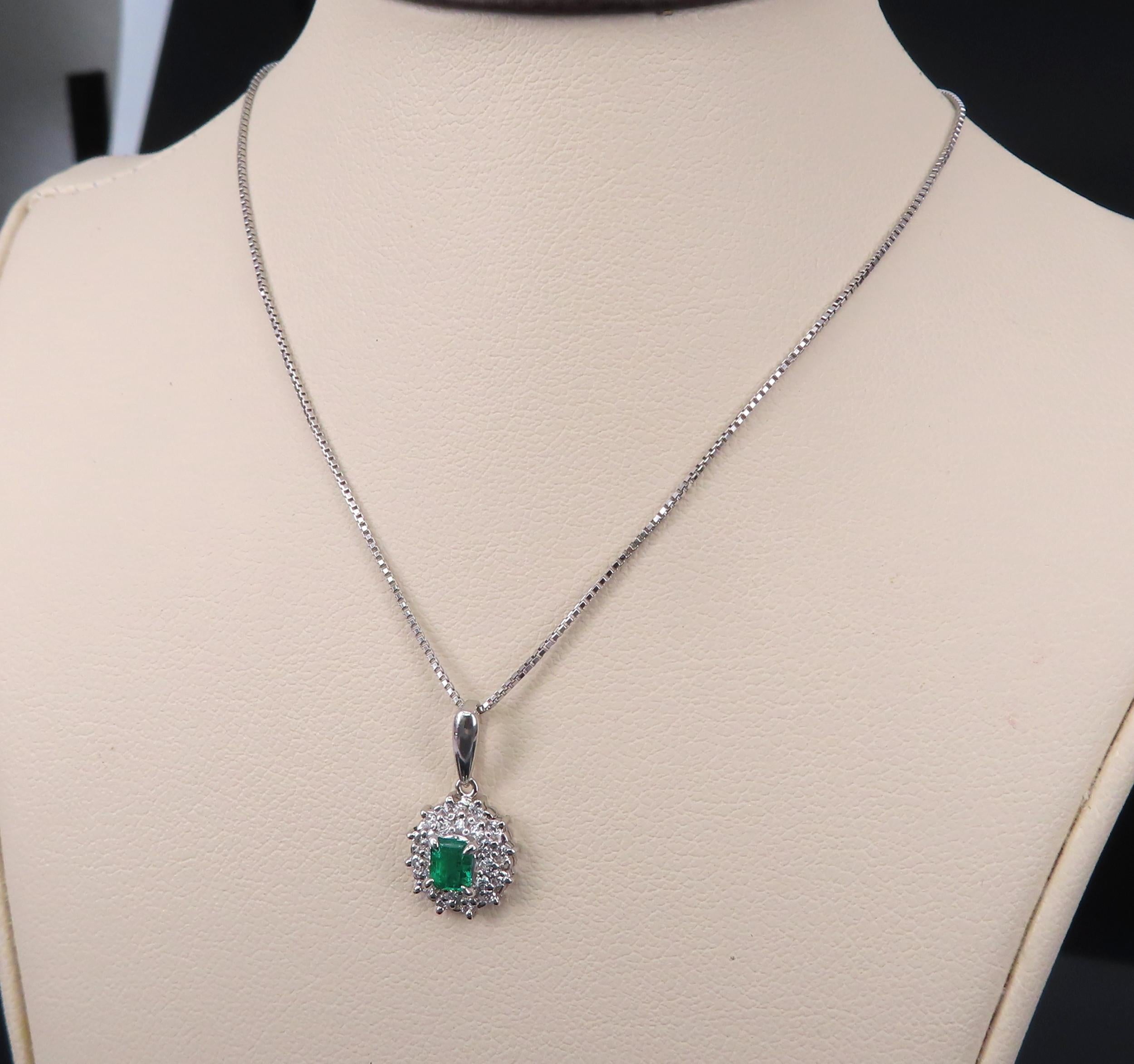 Vintage 0.24ct Intense Green Colombian Emerald 0.15ct Diamond Platinum Necklace