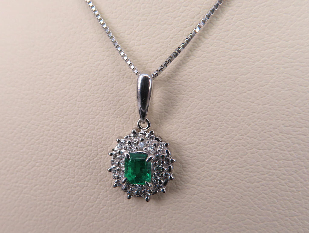 Vintage 0.24ct Intense Green Colombian Emerald 0.15ct Diamond Platinum Necklace