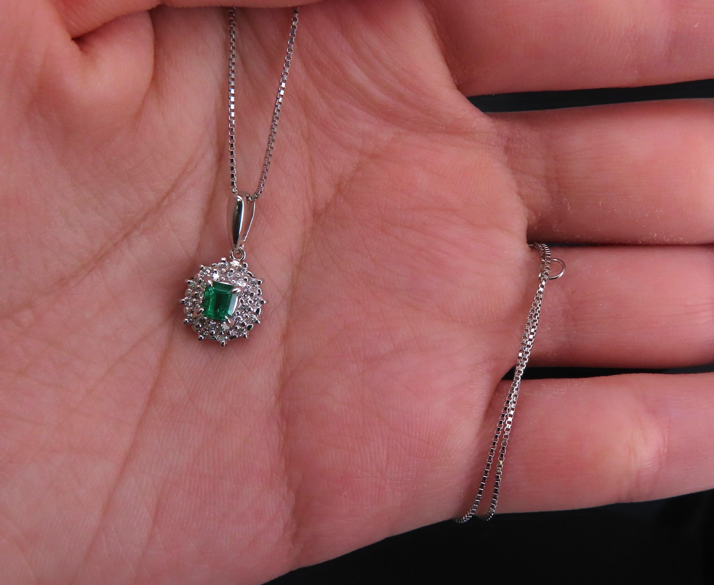 Vintage 0.24ct Intense Green Colombian Emerald 0.15ct Diamond Platinum Necklace